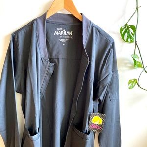 Nursing scrub jacket